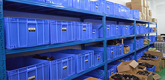 Loại kho sản phẩm nào phù hợp cho đèn pha LED hoàn thiện ở cửa hàng?