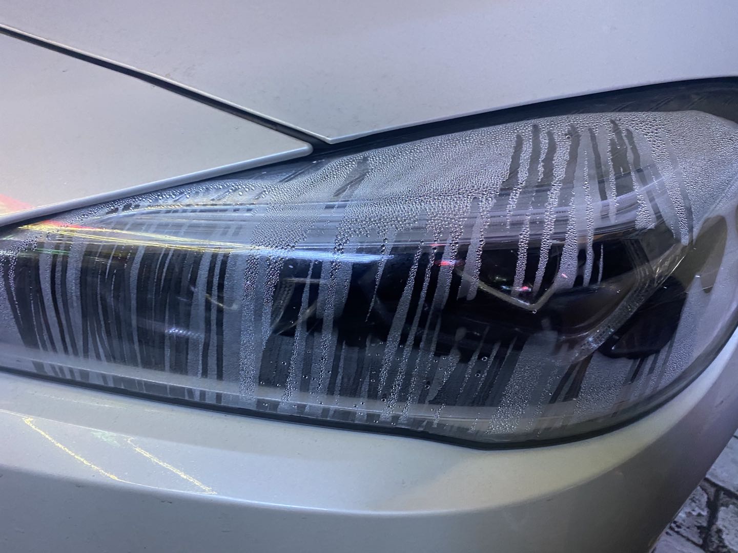 Nước đi v&agrave;o đ&egrave;n pha 