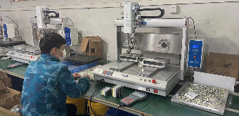 Máy hàn có thể giúp một nhà máy ánh sáng xe hơi cải thiện hiệu quả